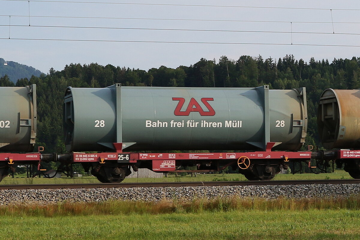 4454 025 (Lgms) mit einem  ZAS -Mllcontainer am 10. Juni 2021 bei bersee.