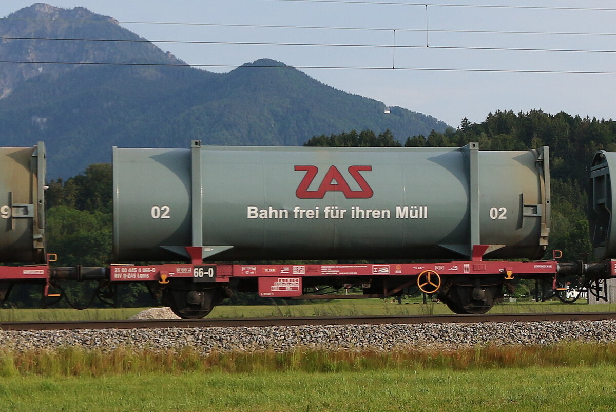 4454 066 (Lgms) mit einem  ZAS -Mllcontainer am 10. Juni 2021 bei bersee.