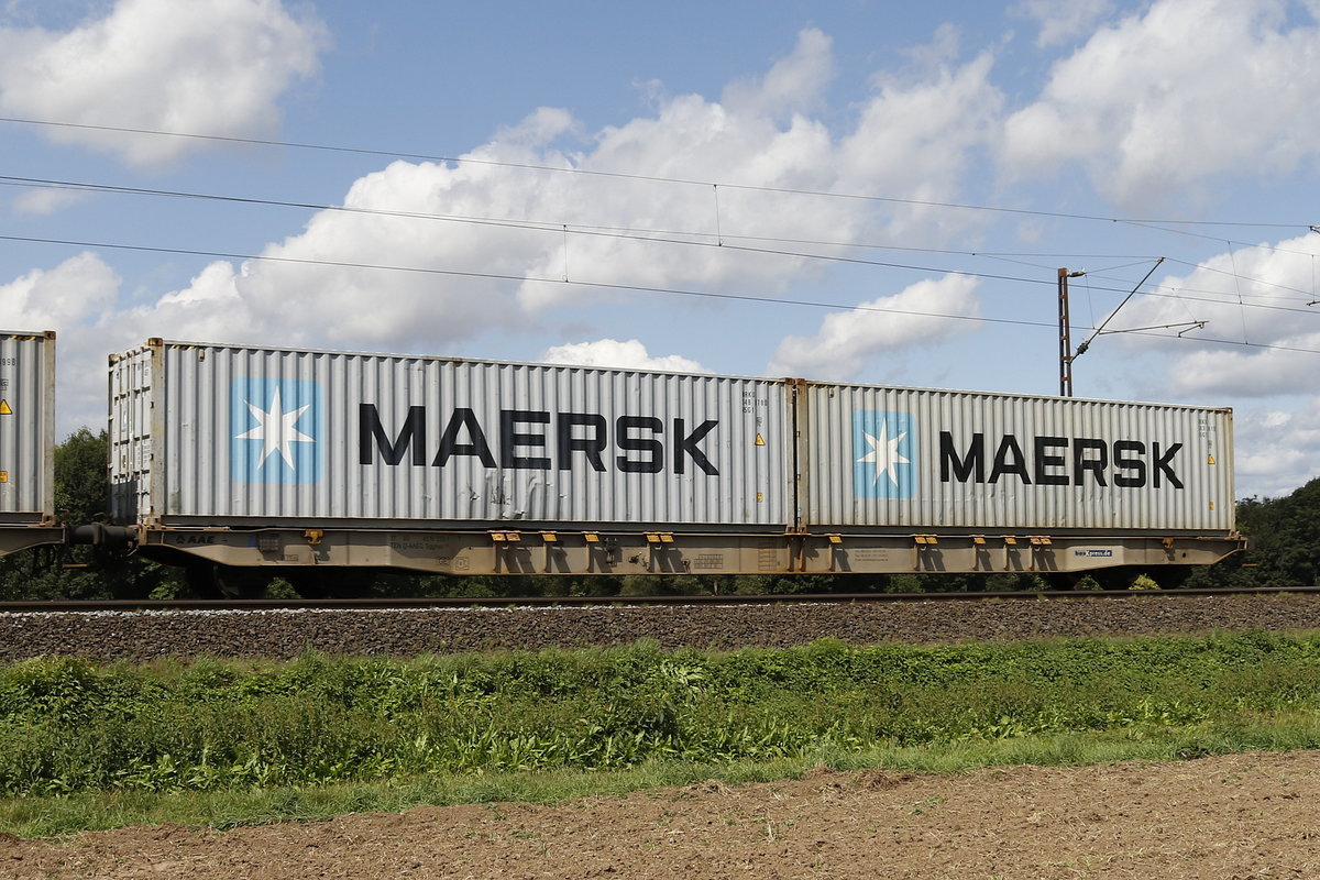 4576 333-1 (Sggnss) mit zwei  MAERSK -Containern am 19. August 2017 bei Himmelstadt.
