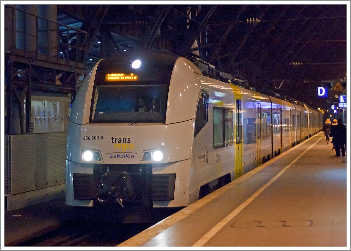 
460 503-6  gekuppelt mit einem weiteren 460er Triebzug (Siemens Desiro ML II) der trans regio (MittelrheinBahn) als MRB 26 nach Kln Messe/Deutz, am 23.11.2013 beim Halt im Hbf Kln.

Der Siemens Desiro ML (MainLine) ist ein Einzelwagentriebzug aus dem von Siemens Rail Systems entwickelten Fahrzeugkonzept Desiro. Heute fahren 17 dreiteilige, elektrische Einheiten fr die MittelrheinBahn.

Der elektrische Regionalbahntriebwagen der Baureihe 460 sieht nicht nur hoch aus, er ist es auch. Die Linienfhrung ist sehr markant. Das Gesicht sieht sehr dynamisch aus. Damit hebt sich der Triebwagen aus dem bekannten tglichen Allerlei heraus.

Der elektrische Triebzug besteht aus 3 Einzelwagen.

Technische Daten:
Lnge ber Kupplung: 70.930 mm
Breite: 2.820 mm
Hhe: 4.350 mm
Fubodenhhe: 800 mm ber Schienenoberkante
Trbreite: 1,30 m
Achsfolge:  Bo'Bo'+2'2'+Bo'Bo'
Stromsystem: 15 kV / 16,7 Hz
Antriebsbauart: Dreiphasen-Wechselstrom-Antrieb mit wassergekhlten Asynchron-Fahrmotoren in Tatzlager-Ausfhrung
Antriebsleistung: 2.600 kW
max. Anfahrzugkraft: 170 kN
max. E-Brems-Kraft: 140 kN; fahrleitungsabhngige Nutzbremse
max. Hchstgeschwindigkeit: 160 km/h

Seit Herbst 2009 befinden sich auch 305 dreiteilige, elektrische Triebzge der Baureihe AM 08 fr die Belgische Staatsbahn NMBS/SNCB in Produktion.
