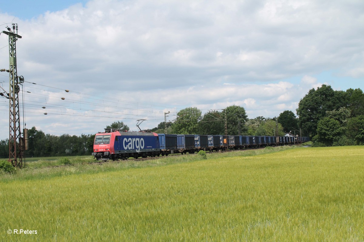 482 001-5 zieht bei der Stromkreistrennstelle Bischofsheim einen Ganzzug 10Fuss Container. 20.05.15