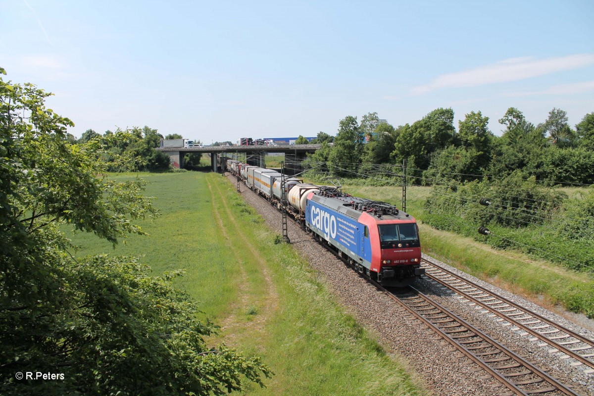 482 010-6 zieht bei Großsachsen-Heddesheim ein KLV gen Norden. 28.05.15