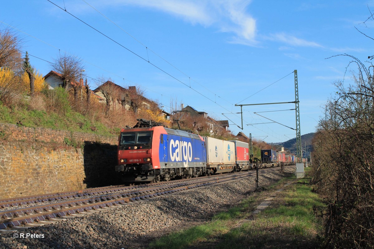 482 016-3 mit dem Arcese bei der Einfahrt in Lorch am Rhein. 20.03.14