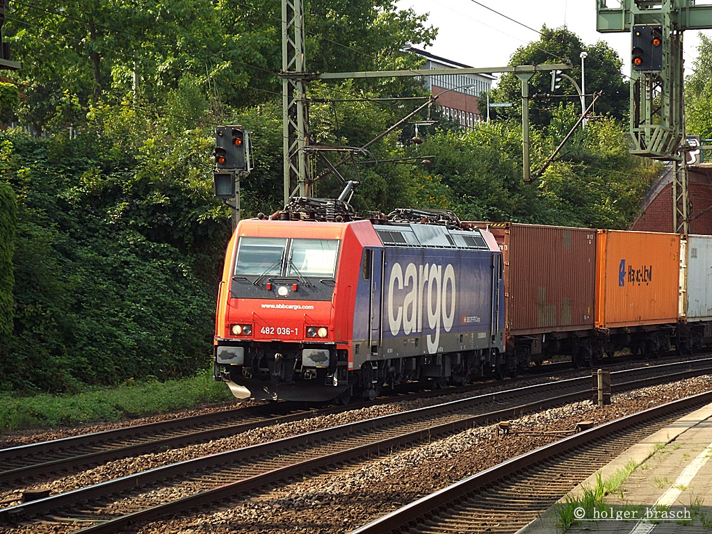 482 036-1 fuhr mit einen intermodal am 23.08.13 durch hh-harburg