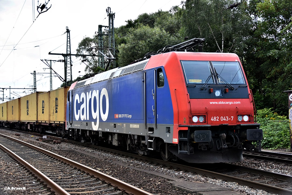 482 043-7 fuhr mit einen containerzug durch hh-harburg,20.08.16