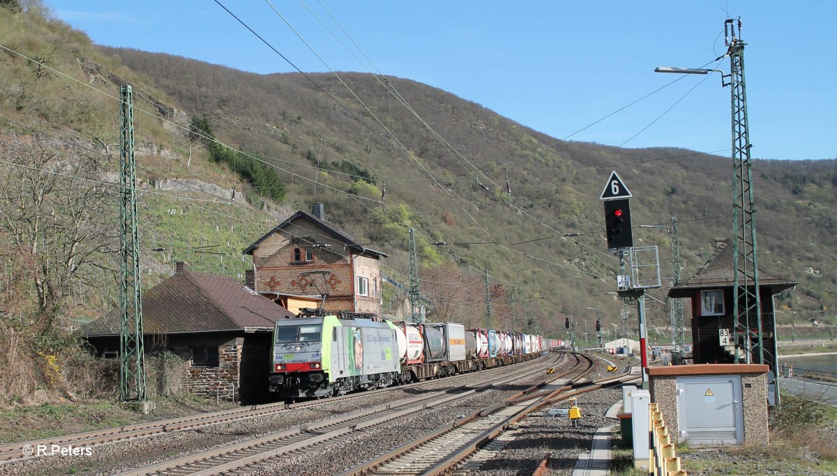 486 504 mit einem KLV bei der Einfahrt in Kaub. 20.03.14