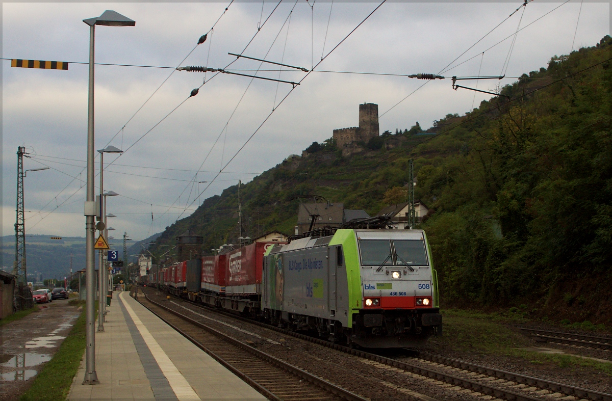 486 508 der BLS mit KLV/Containerzug am 13.09.13 in Kaub