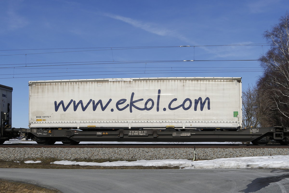 4956 080 (Sdggmrss) mit einem  Ekol -Auflieger am 16. Februar 2019 bei bersee am Chiemsee.