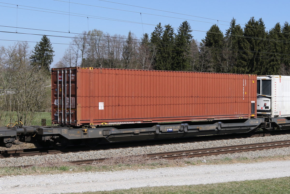 4956 317 (Sdggmrss) von  VTG  am 6. April 2020 bei Grabensttt.