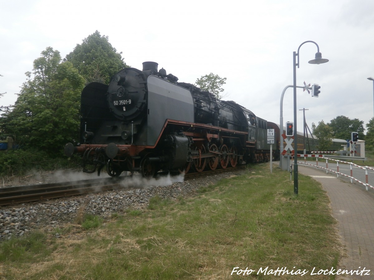 50 3501 als Schlusslicht unterwegs nach Bergen auf Rgen und Lsst Lauterbach (Rgen) hinter sich am 31.5.15