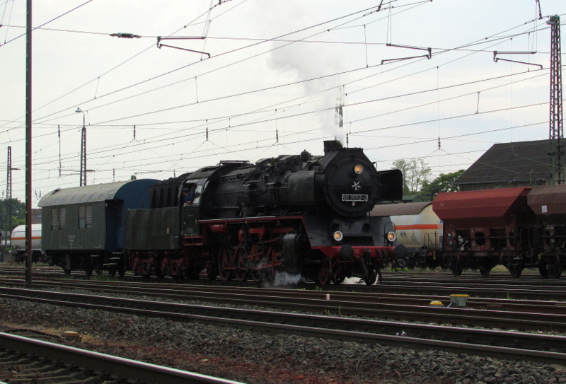 50 355-2 war Gastlok bei den Bahnwelttagen 2014.
Hier verl�sst sie den Bahnhof Darmstadt Kranichstein in Richttung Heimat Hanau.