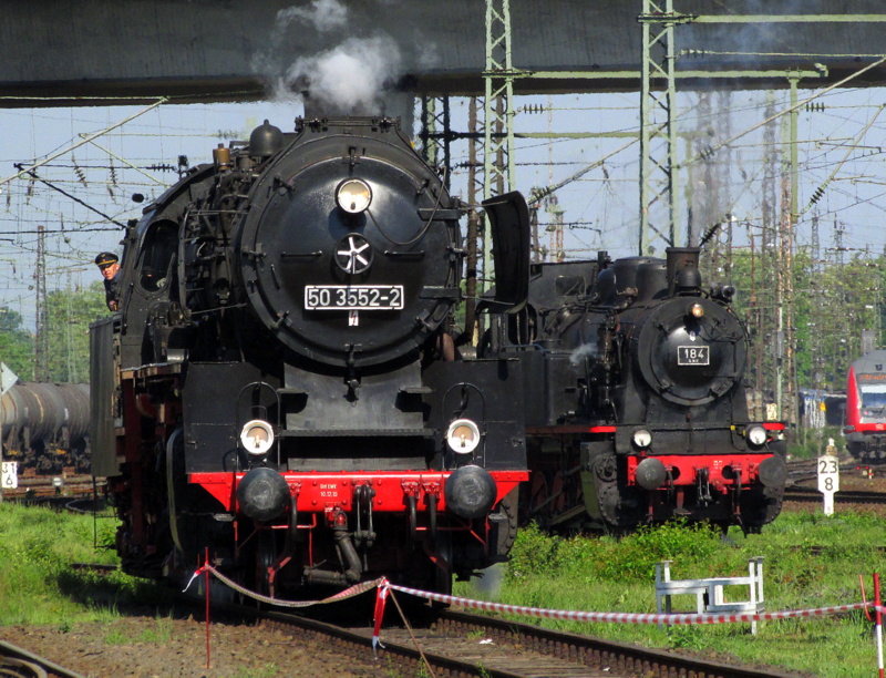 50 3552-2 und ELNA 184 DME (Eisenbahnmuseum Darmstadt)waren am 04.Mai.2014 im BW Hanau unterwegs.
ELNA 184 DME war die zweite Gestlok beim Lokschuppen-Fest.