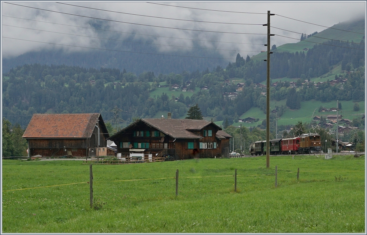 50 Jahre Blonay Chamby - Bündnertag im Saaneland: der Extrazug von Bulle nach Gstaad erreicht in kürze sein Ziel.
14. Sept. 2018