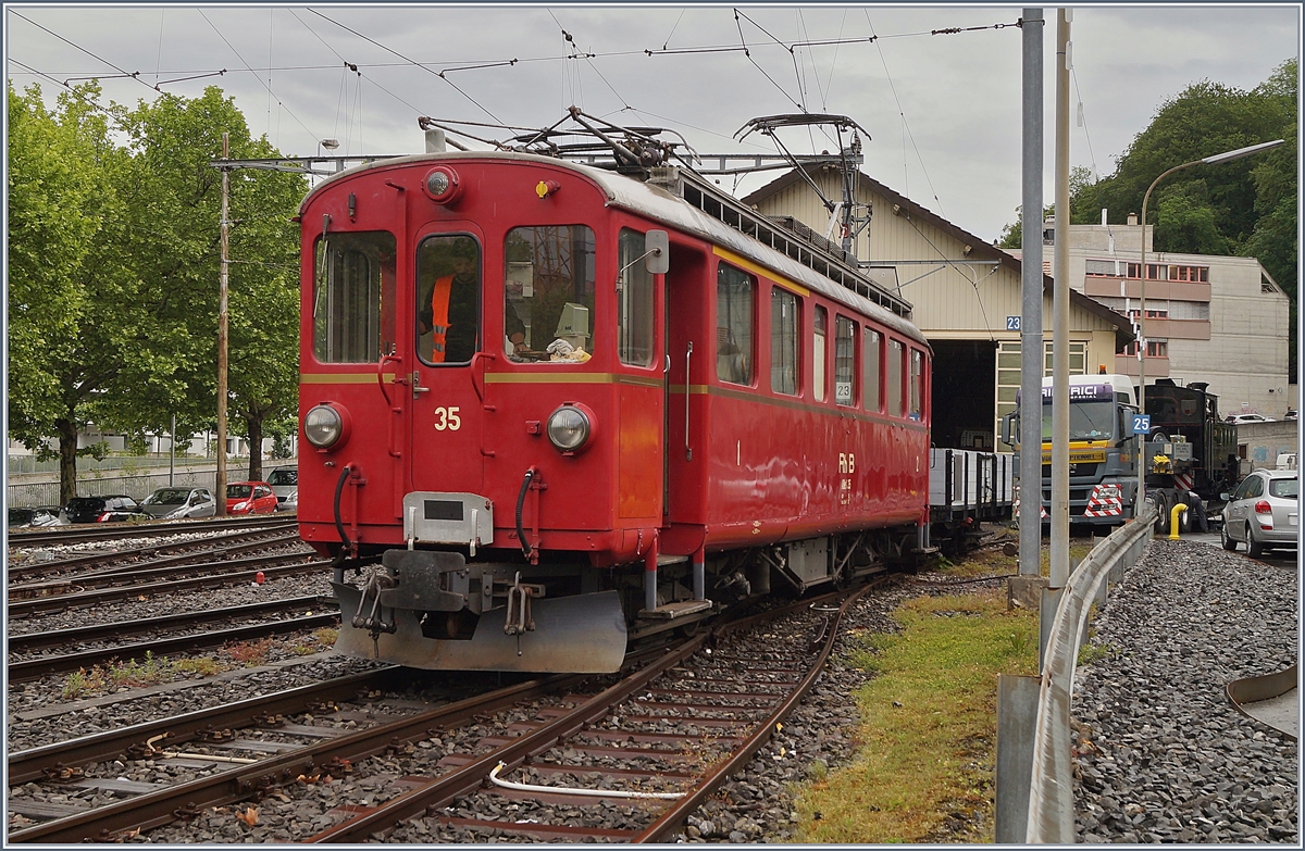 50 Jahre Blonay - Chamby; Mega Steam Festival: Der RhB ABe 4/4 I 35 der Blonay Chamby Bahn hat die Gastlok FO HG 3/4 N° 4 nach Vevey gebracht.
28. Mai 2018