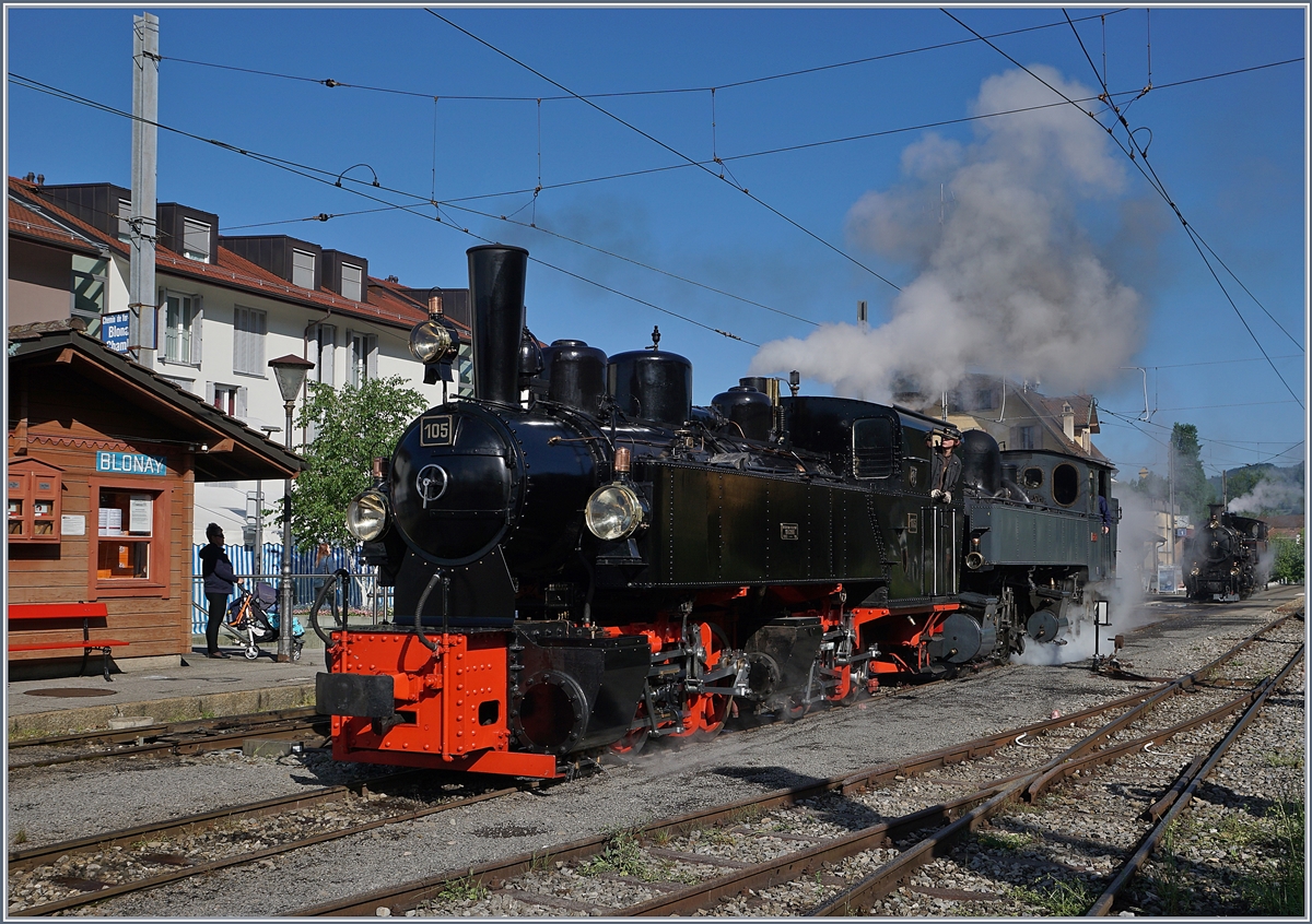 50 Jahre Blonay - Chamby; Mega Steam Festival: Die SEG G 2x 2/2 105 (1918) und die CP E 164 (1905) verlassen Blonay in Richtung Chamby.
11. Mai 2018