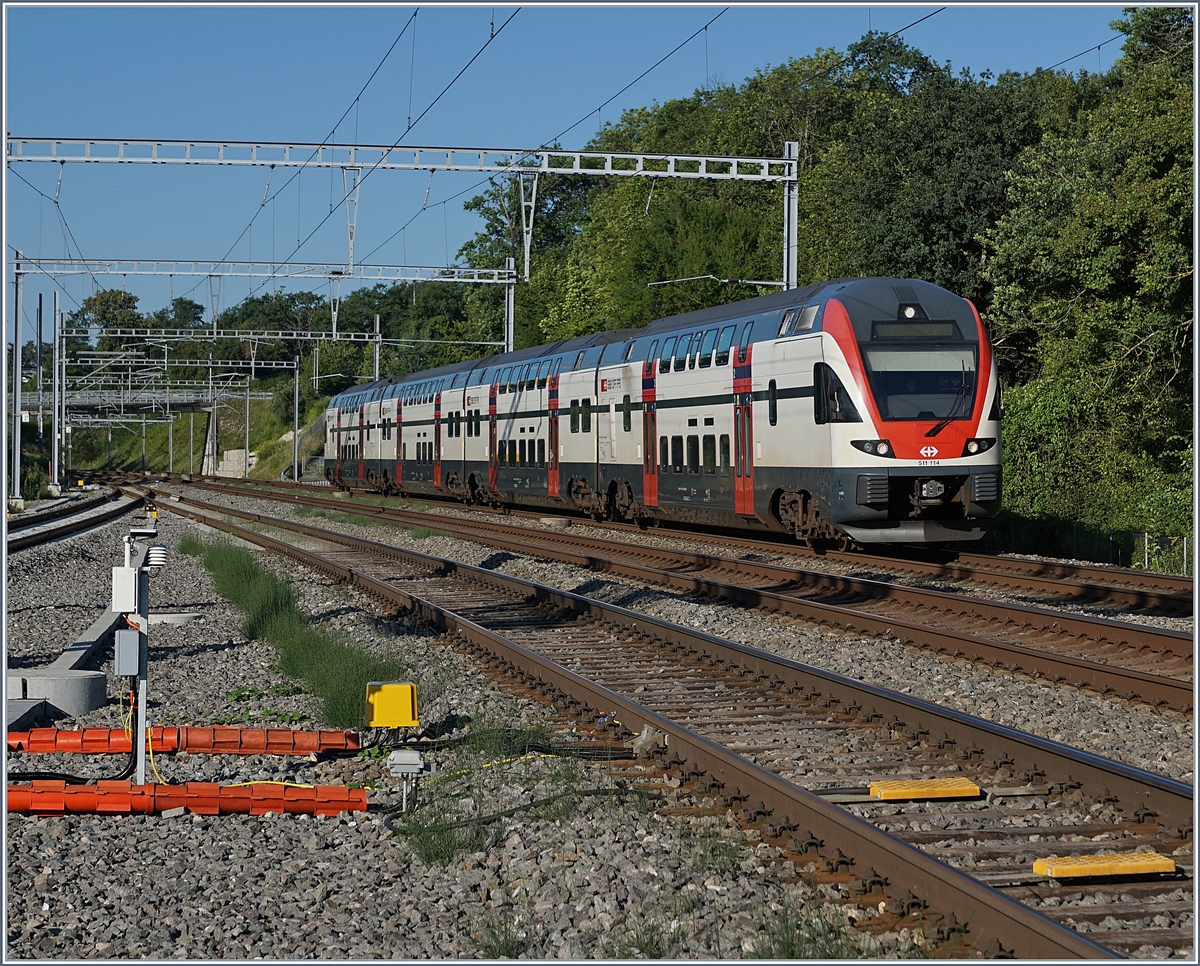 511 114 auf dem Weg Richtung Lausanne bei der Durchfahrt in Mies.
19.06.2018