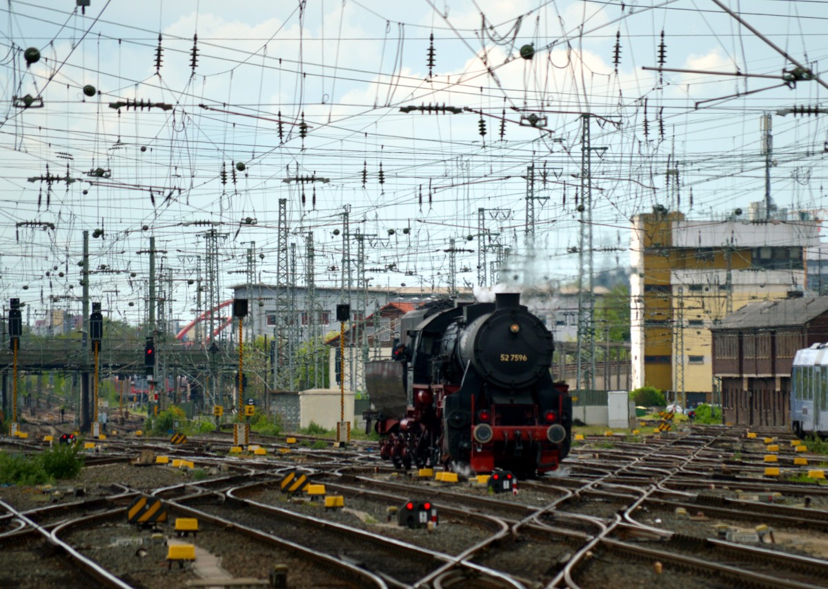 52 7596 (EFZ) im Vorfeld des Frankfurter Hbf am 26.04.2015