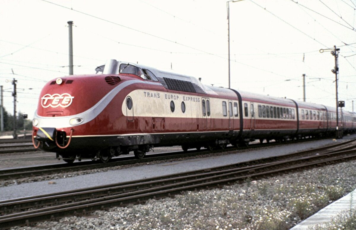 601 019-3 bei der Parade 150 Jahre Deutsche Eisenbahn in Nürnberg-Langwasser am 14.09.1985.