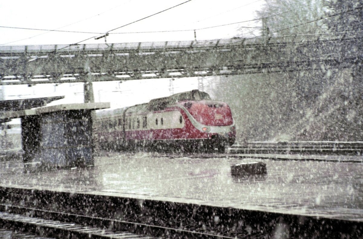601 See-Alpen-Express im Schneegestöber in Geislingen Steige am 13.03.1982.