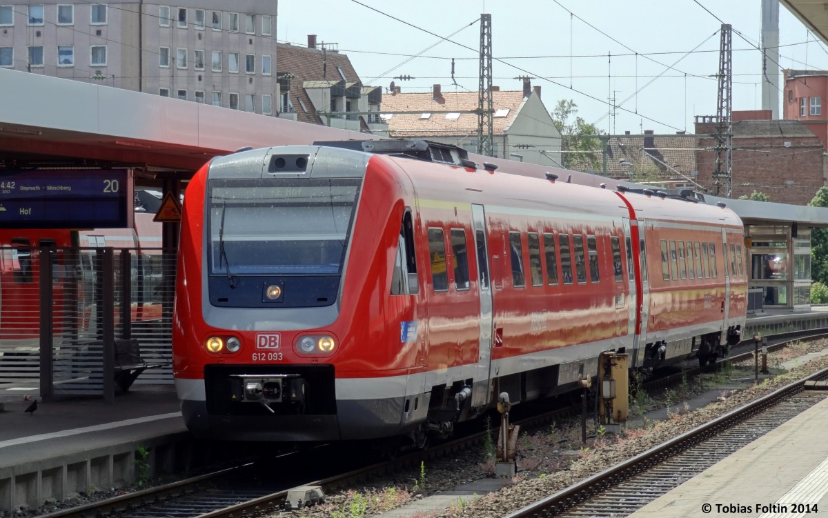 612-093 steht in N�rnberg Hbf bereit und wartet auf Ausfahrt um die Fahrg�ste nach Hof Hbf zu bringen.
Aufgenommen im Mai 2014.