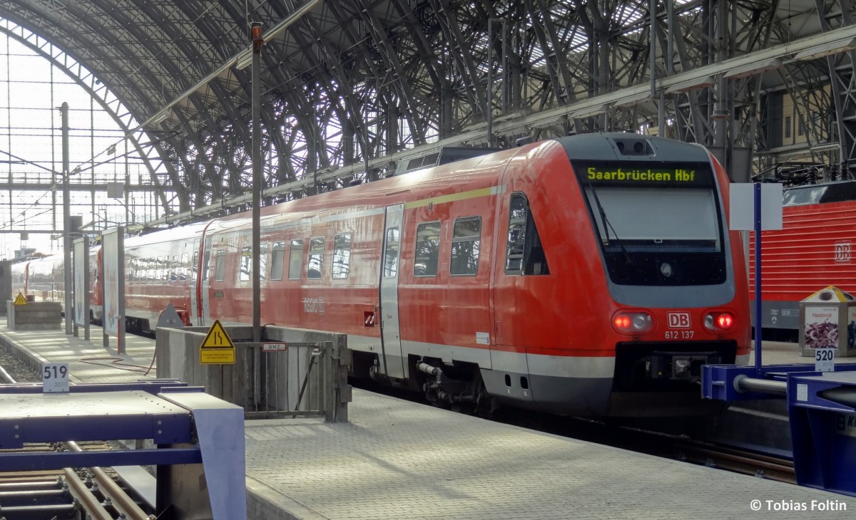 612-137 steht als RE nach Saarbr�cken in Frankfurt(Main) Hbf.
Aufgenommen im M�rz 2014.