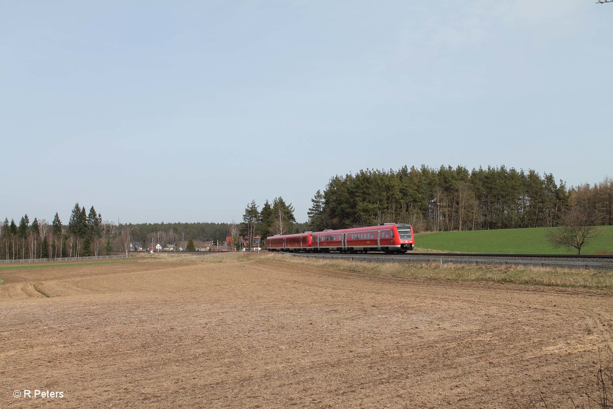 612er als RE 3432 Hof - Nürnberg bei Habnith bei Marktleuthen. 03.04.16