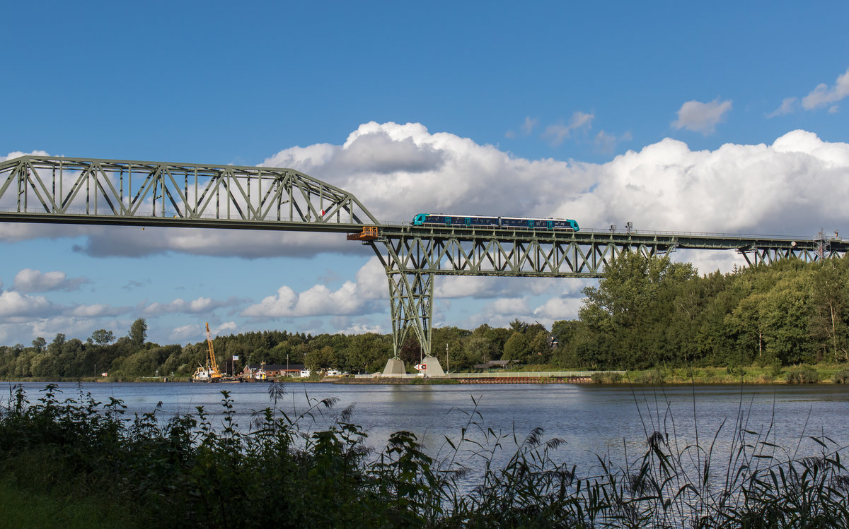 622 xxx berquert den Nord-Ostsee-Kanal am 29. August 2016 auf der Hochbrcke bei Hochdonn.