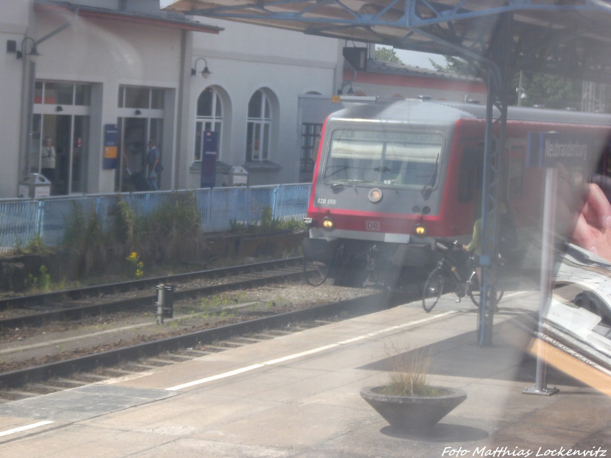 628 / 928 659 als RE6 mit ziel ckermnde Stadthafen im Bahnhof Neubrandenburg am 16.6.14