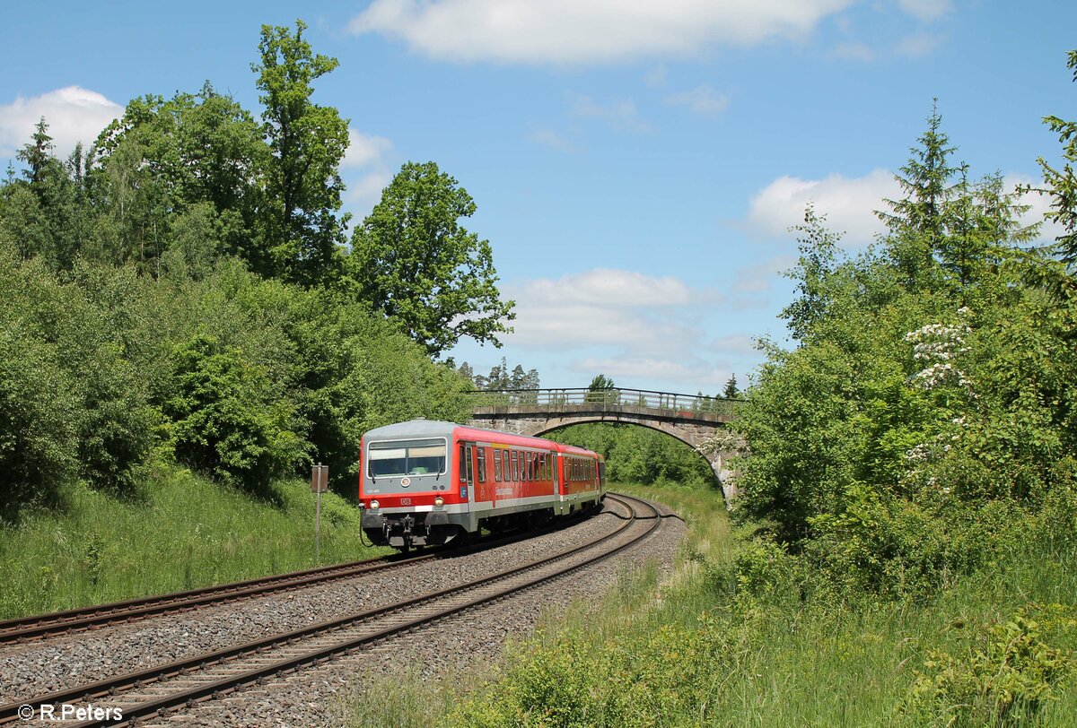 628 483 und 628 688 der SOB auf ihrer Überführungsfahrt von Chemnitz nach Mühldorf kurz vor Wiesau/Oberpfalz. 13.06.21