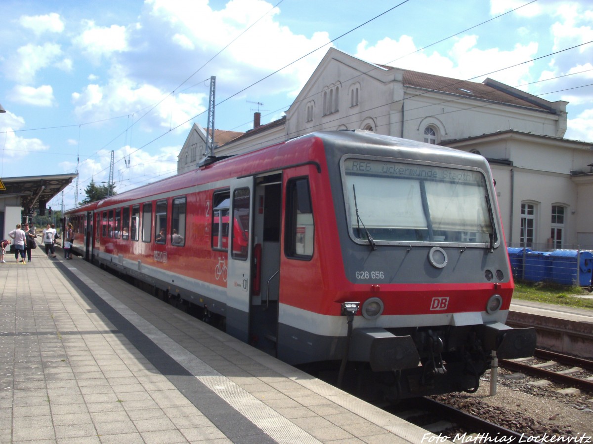 628 656 als RE6 mit ziel ckermnde Stadthafen im Bahnhof Gstrow am 15.7.14