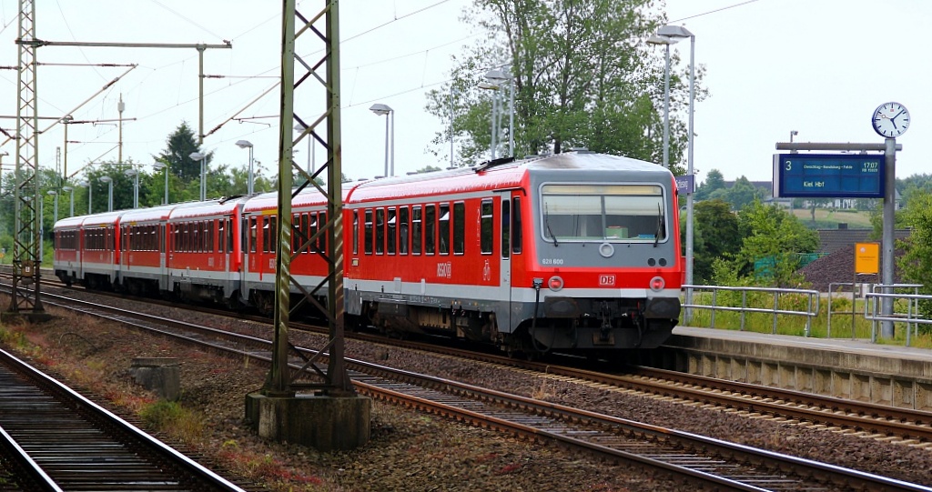 628/928 690, 628/928 659 und 628/)28 600 als RB 15929 auf dem Weg zur Kieler Woche nach Kiel. Schleswig 16.06.2012