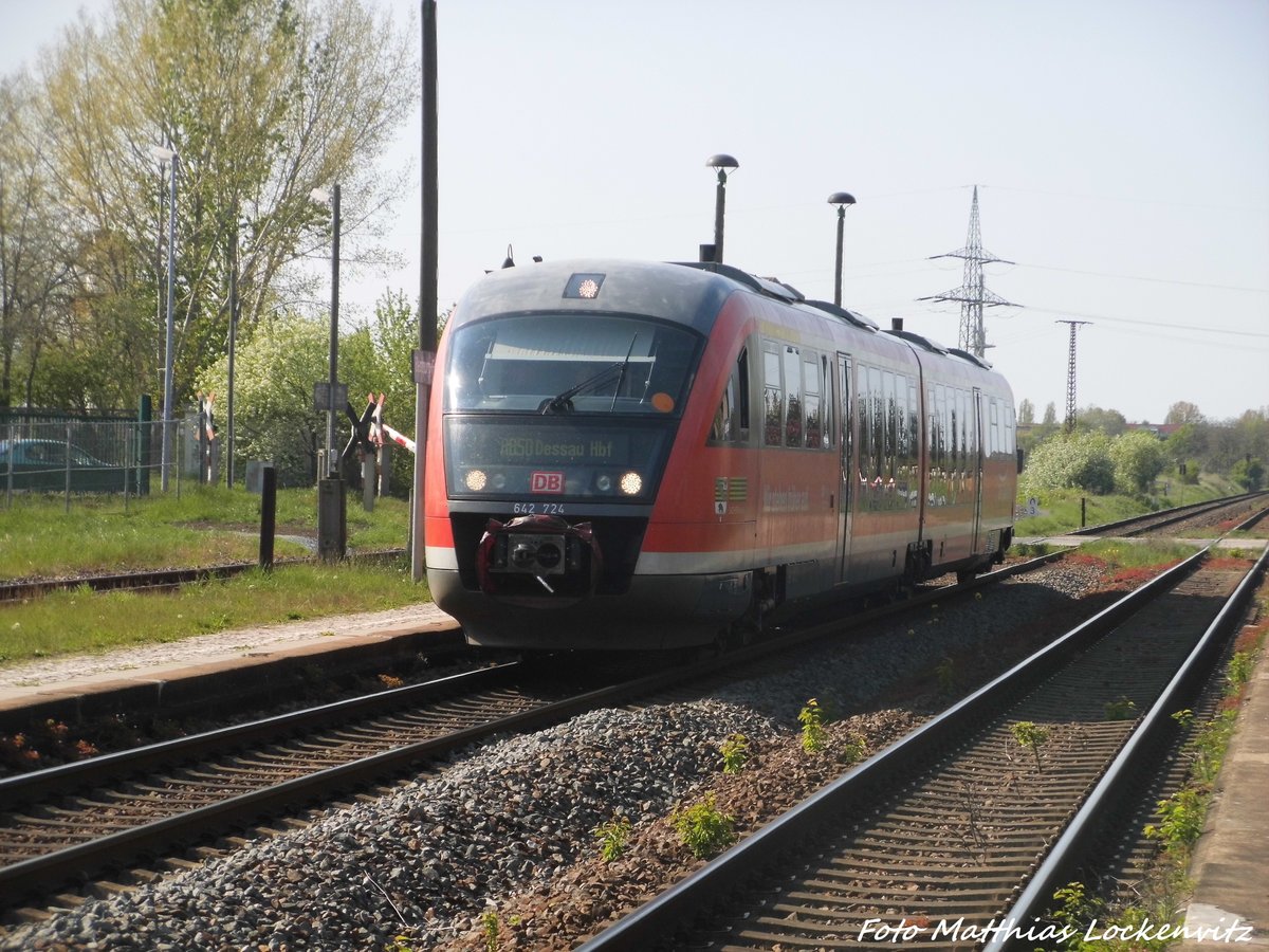 642 224 / 724 verlsst den Bahnhof Bernburg-Friedenshall am 5.5.16