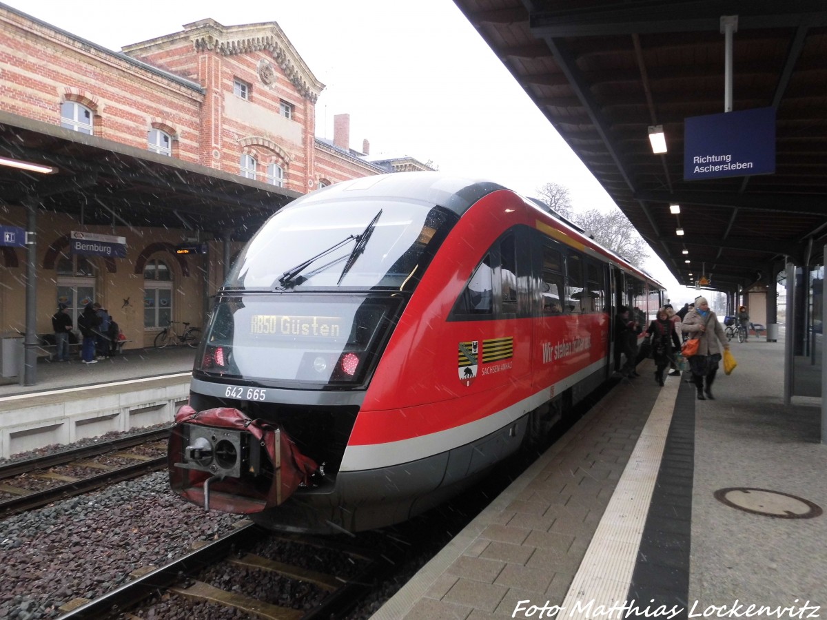 642 665 / 165 als RB50 mit ziel Gsten im Bahnhof Bernburg am 28.11.15