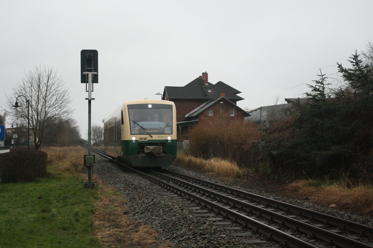 650 032 (650 300) der PRESS lsst den Bedarfshaltepunkt Lautrbach (Rgen) hinter sich am 7.1.21