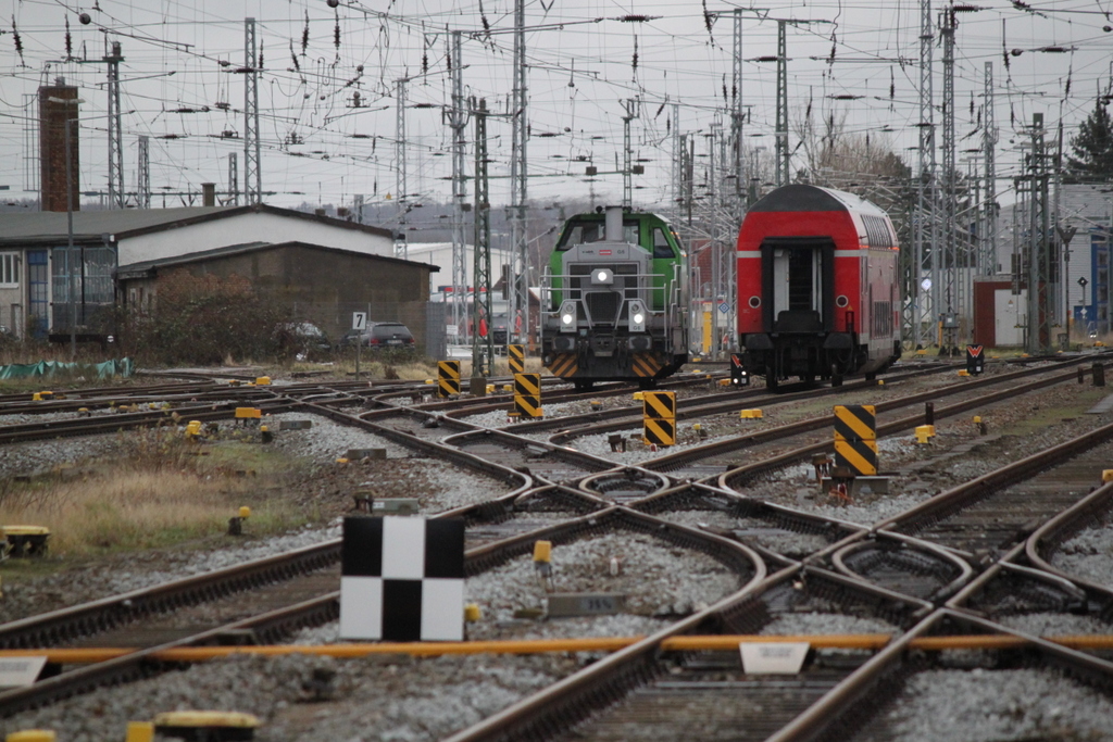 650 114 war am 11.01.2019 mit einem Steuerwagen im Rostocker Hbf beschftigt.