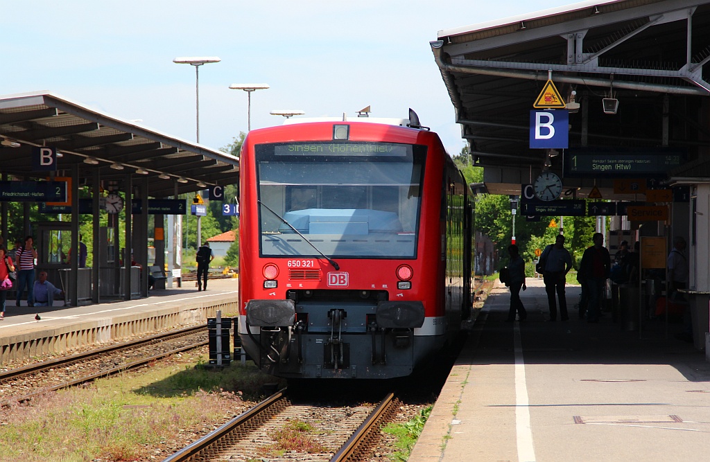 650 321-2 nach Singen/Hohentwiel kurz vor der Abfahrt in Friedrichshafen Stadt. 02.06.12