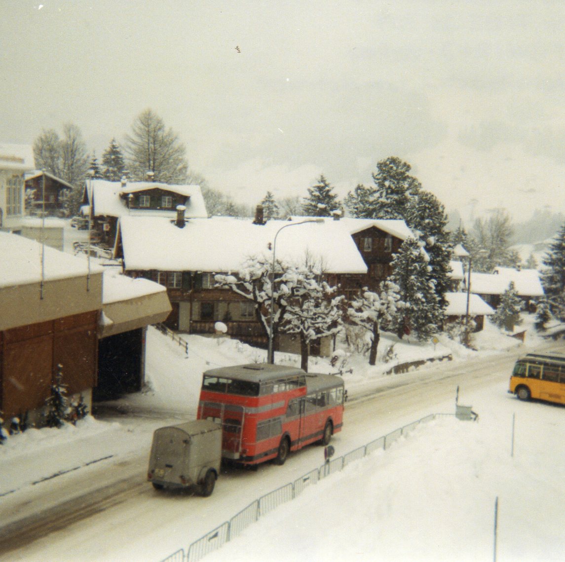 (7-06) - Aus dem Archiv: AFA Adelboden - Nr. 7/BE 26'707 - FBW/Vetter-R&J Anderthalbdecker im Februar 1988 in Adelboden, Landstrasse