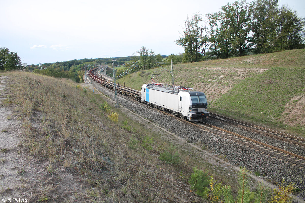 7193 168 zieht mit einem leeren Langschienenzug bei Emskirchen in Richtung Nrnberg. 29.09.24
