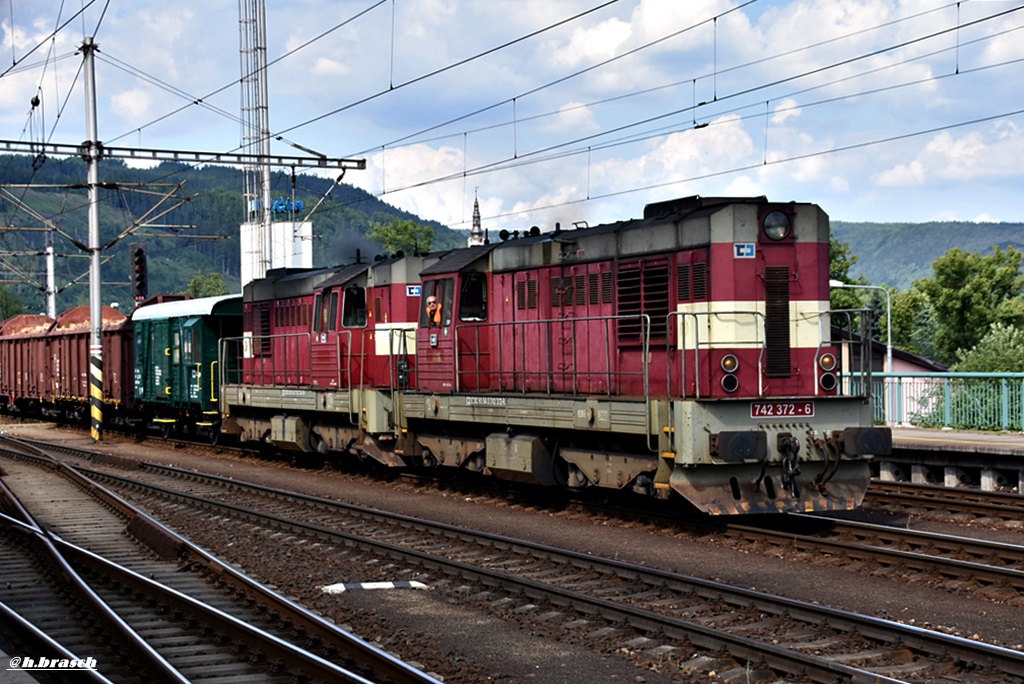 742 372-6 zog mit einer schwesterlok einen mischer durch decin hl.n. 10.06.17