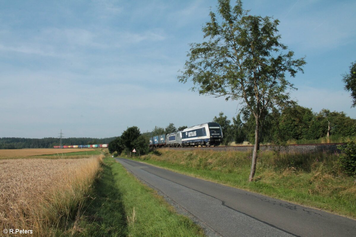 761 004 und 383 405-8 mit einem Elbtal Umleiter von Cheb nach Hof bei Marktleuthen. 24.07.21