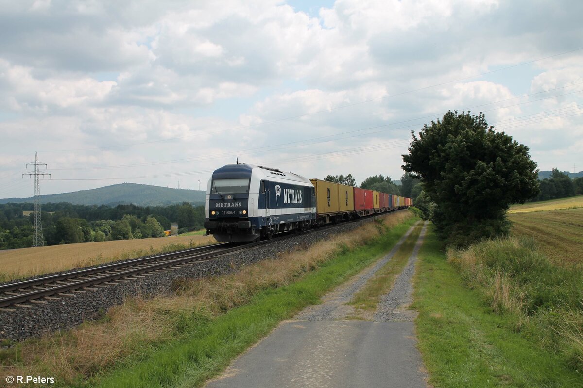 761 004 mit einem Elbtal Umleiter bei Brand bei Marktredwitz in Richtung Marktredwitz. 22.07.21