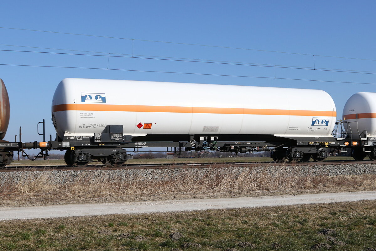 7813 599 (Zags) der  ARETZ GmbH  am 28. Februar 2022 bei bersee am Chiemsee.