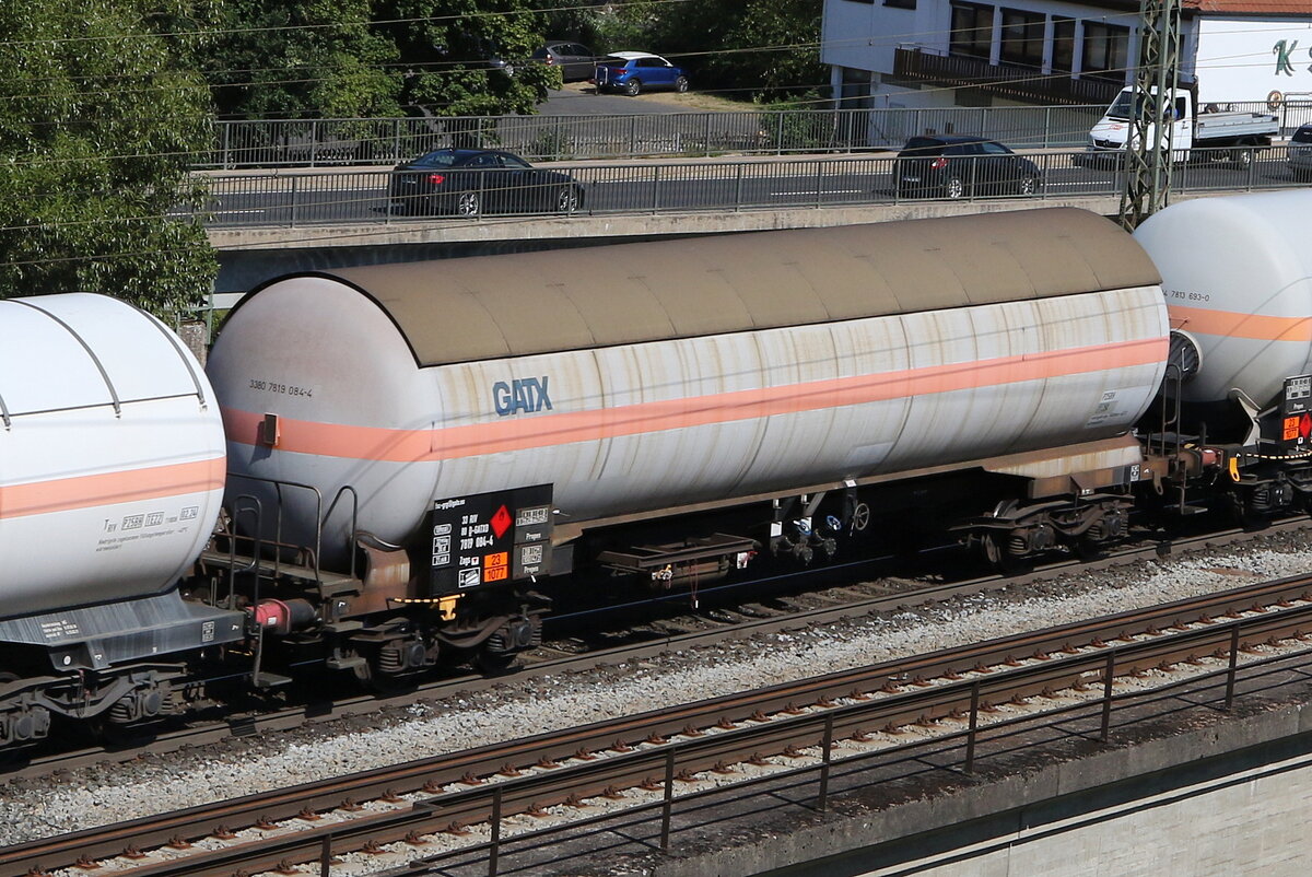 7819 084 (Zags) von  GATX  am 8. August 2022 bei Gemnden.