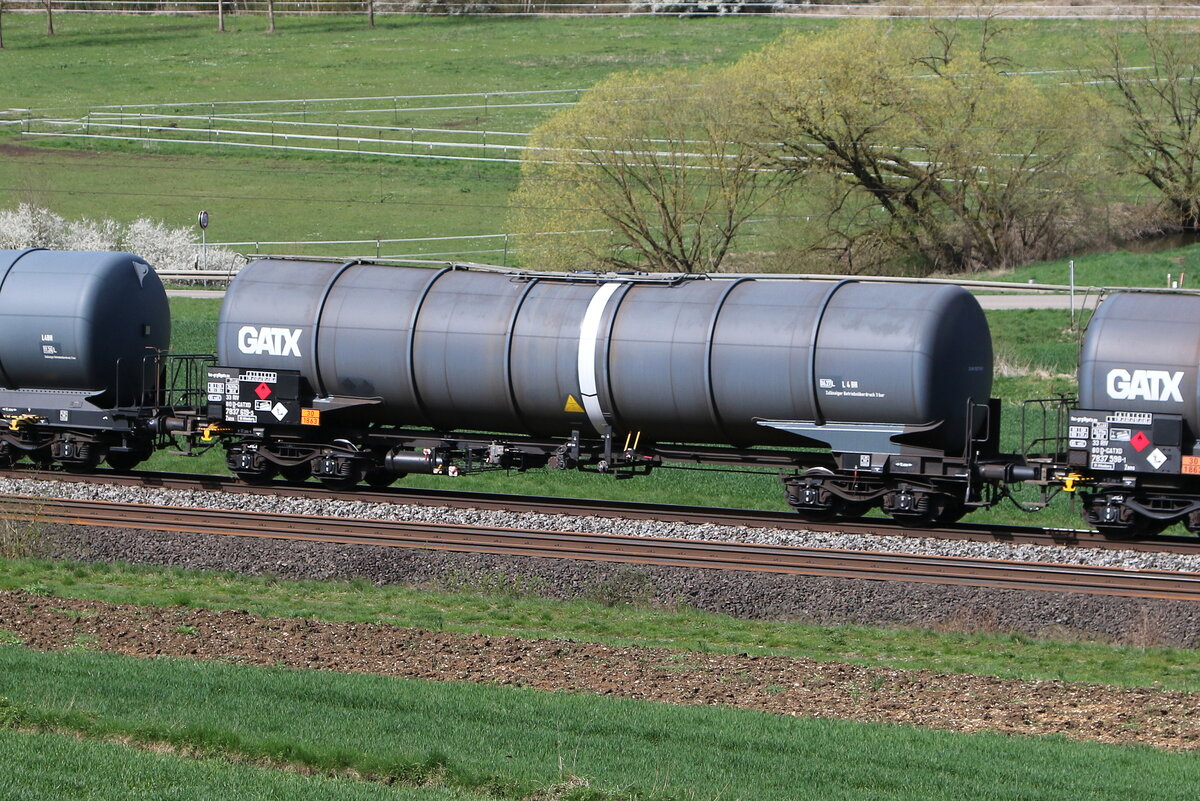 7837 619 (Zans) von  GATX  am 5. April 0224 bei Breitenfurt. 7837 619 (Zans) von  GATX  am 5. April 0224 bei Breitenfurt.