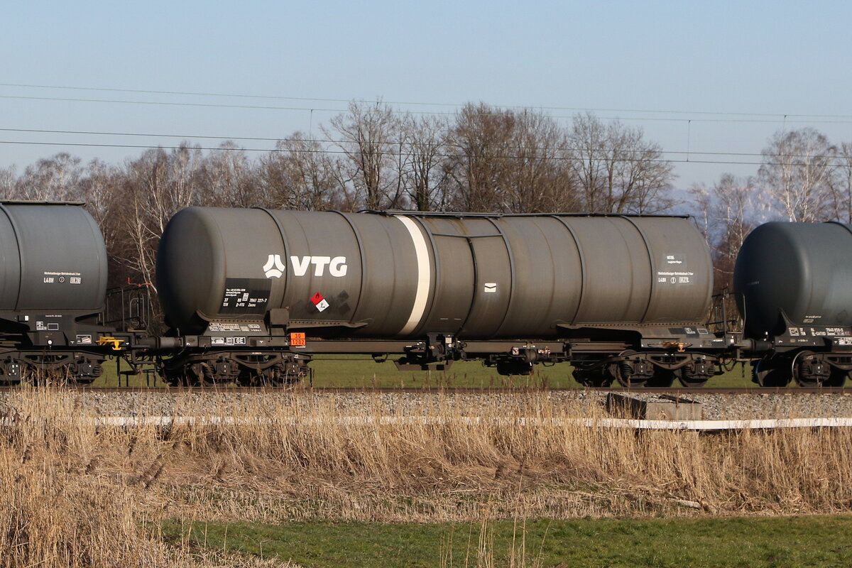 7841 227 (Zacns) von  VTG  am 18. Mrz 2025 bei Bernau.