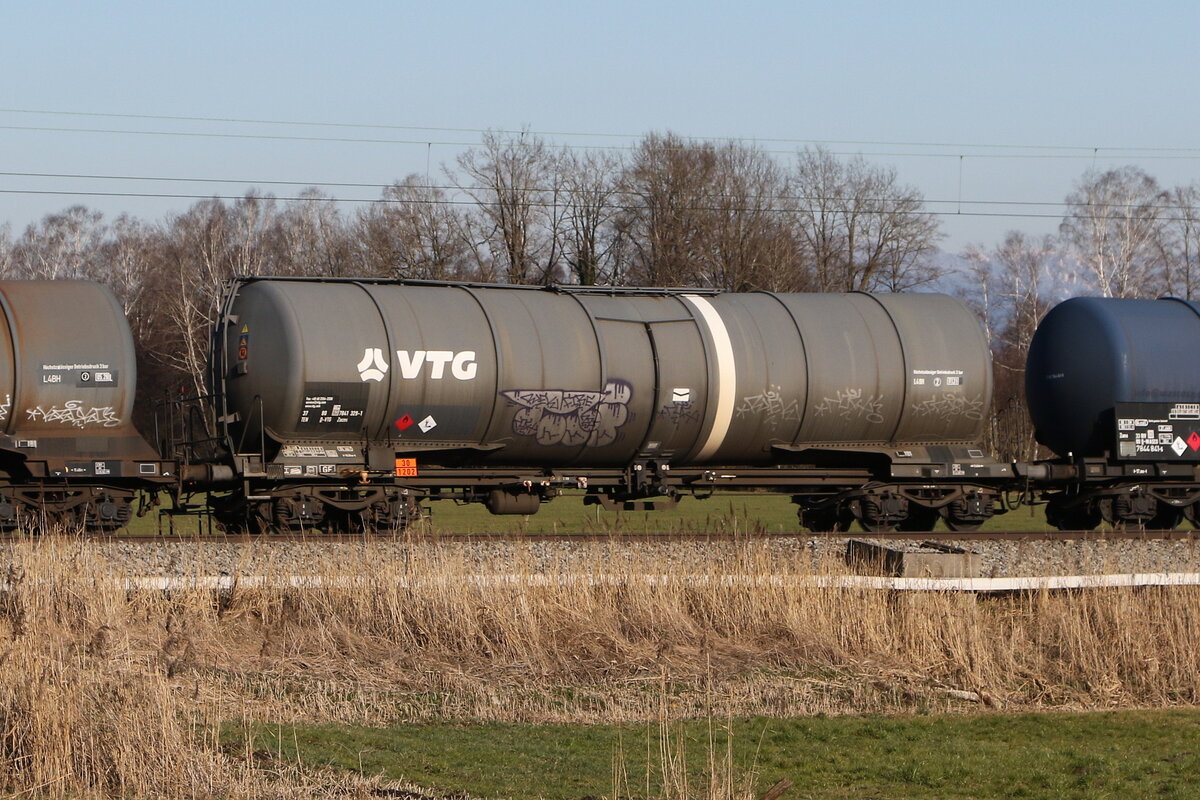 7841 329 (Zacns) von  VTG  am 18. Mrz 2025 bei Bernau.