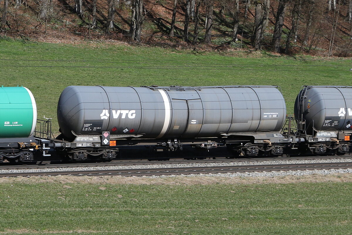 7841 333 (Zacns) von  VTG  am 19. Mrz 2025 bei Axdorf.