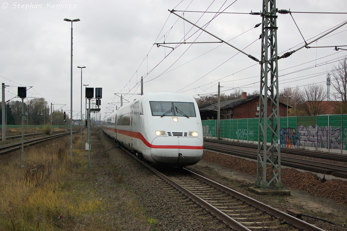 808 033-5  Ulm  als ICE 557 von Kln Hbf nach Berlin Ostbahnhof & 808 021-0  Lbbenau/Spreewald  als ICE 547 von Dsseldorf Hbf nach Berlin Ostbahnhof, bei der Einfahrt in den Bahnhof Rathenow. Netten Gru an den Tf! 23.11.2013