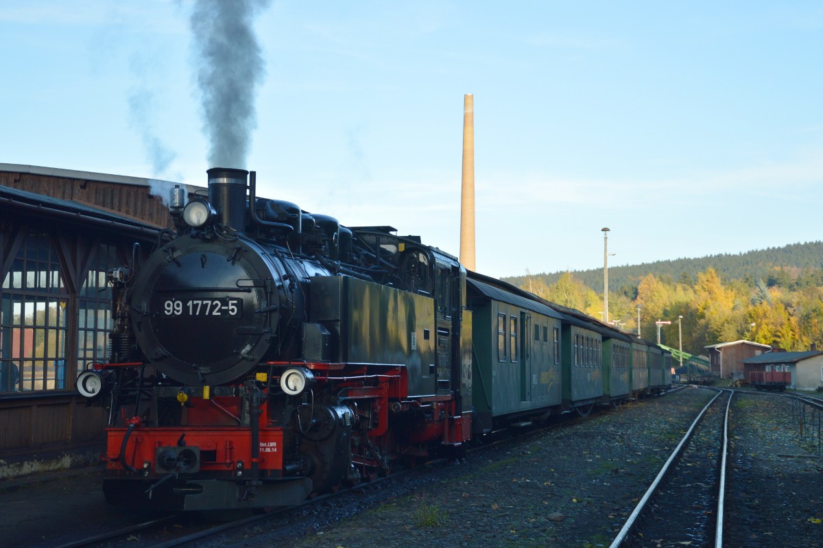 99 1772-5 stand am 24.10.2015 abfahrbereit mit P 1009 in Cranzahl.