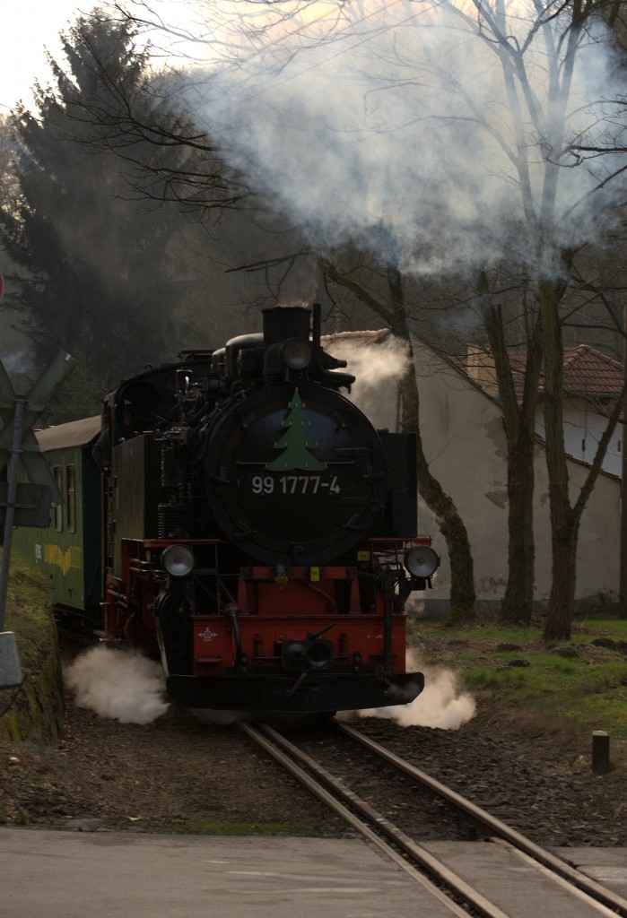 99 1777-4 bei der Ausfahrt L��nitzgrund. 
29.12.2013 13:12 Uhr.